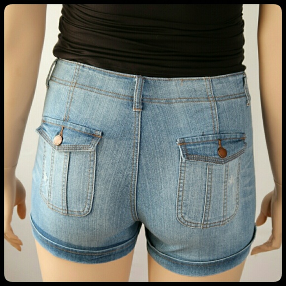 PLUS SIZE SOFT LIGHT WASH MID RIDE STRETCHY DENIM SHORTS🌹 - Picture 4 of 8
